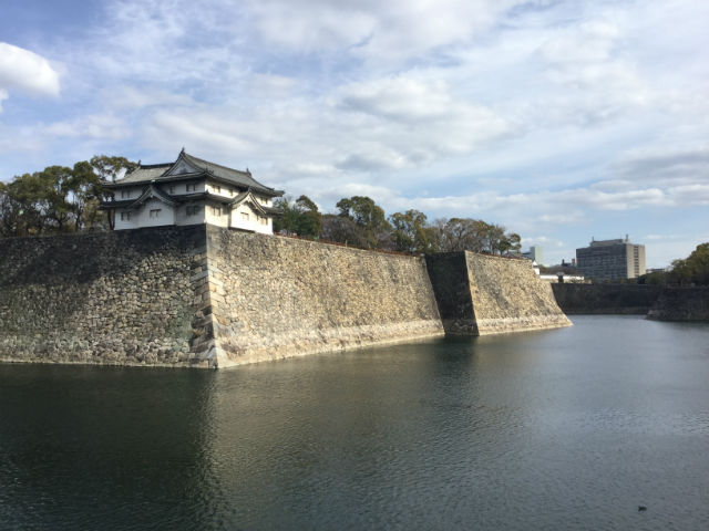 大阪城乾櫓と外堀