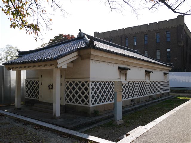 大阪城金蔵と第四師団司令部庁舎