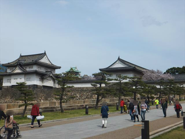 大阪城「大手門」前の坂