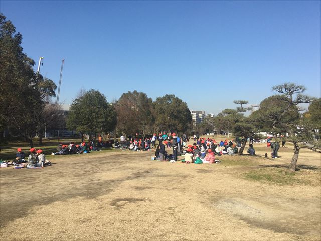 大阪城公園の芝生広場