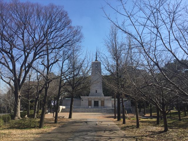 大阪城公園「教育塔」