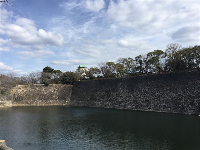 西外堀沿い、京橋口手前から見える大坂城