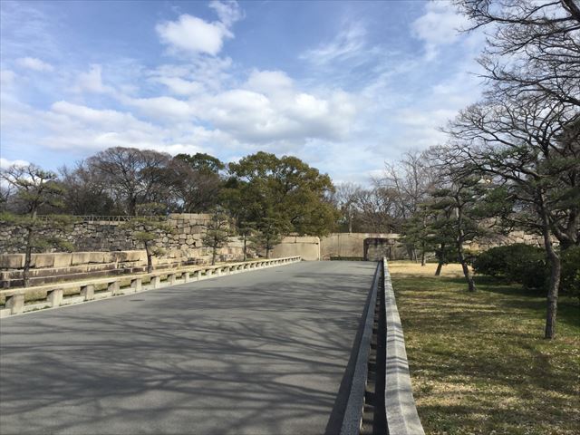 大阪城「京橋口」の上り坂