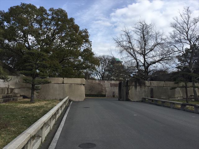 京橋口と大阪城天守閣