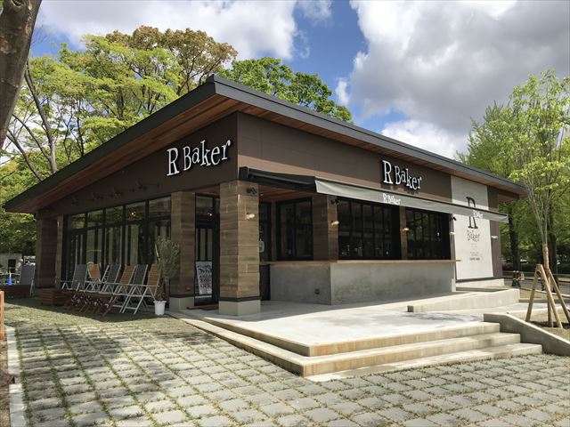 「R Baker（アールベイカー）」大阪城店、入口付近