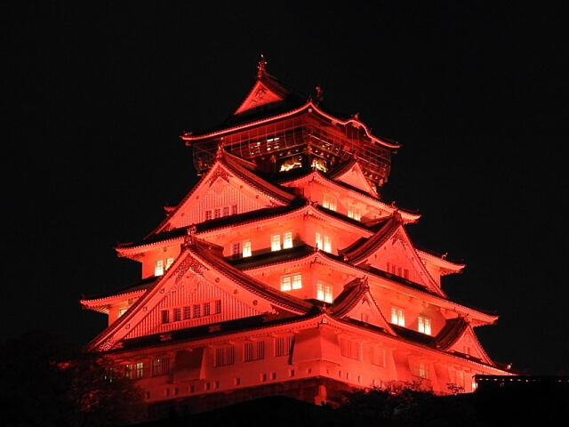 大阪城赤色ライトアップ 